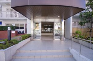 西新宿ハウス エントランス