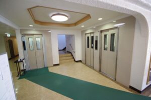 秀和幡ヶ谷レジデンス-エレベーターも3基あります