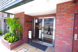 秀和元代々木アネックス 日中は開放だけど夜間はオートロックに大変身!
